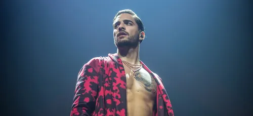Maluma invite sa petite-amie sur scène et provoque la colère des...