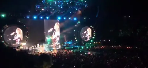 Shakira en concert à Paris : pour son public, elle s’exprime en...