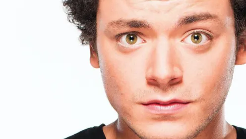 « SODA » : Kev Adams annonce le décès de sa « Mamie Gisèle »,...