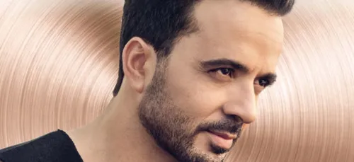 Luis Fonsi s’éclate à Ibiza en très bonne compagnie (photos)