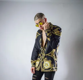 Quand Bad Bunny se fait recaler d’un salon de manucure !