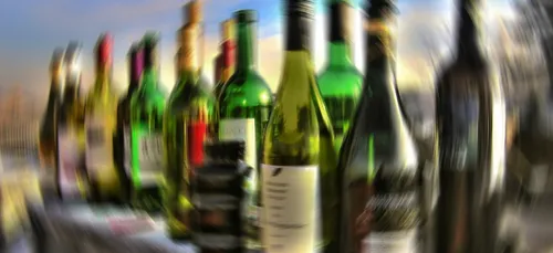 Boire de l’alcool par l’anus : la dangereuse tendance qui inquiète...