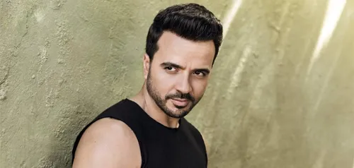 Luis Fonsi dévoile une photo de lui à 24 ans, il est méconnaissable !