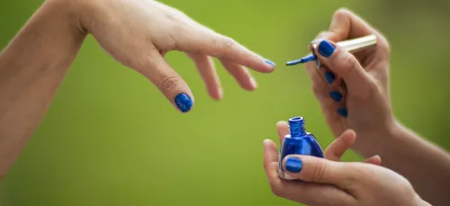 La manucure avec des insectes vivants dans l’ongle dégoûte les...