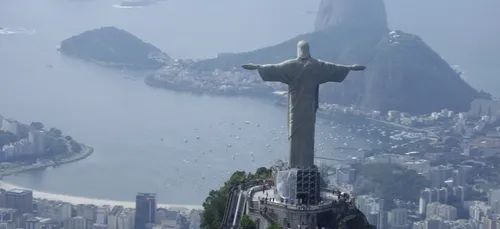 Brésil : le musée national de Rio entièrement détruit par un...