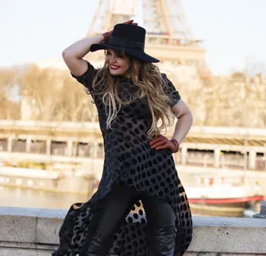 Anna Torres : la plus parisienne des chanteuses brésiliennes ! (vidéo)