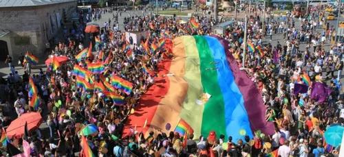 Découvrez quel pays va désormais enseigner les droits des LGBT+ à...