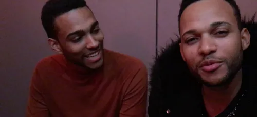 Quand Calema teste son pouvoir de séduction sur Peggy du Latino...