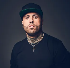 Nicky Jam : ému par un petit garçon qui réalise une figurine à son...