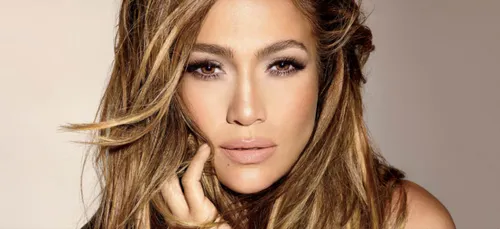 Jennifer Lopez et ses enfants dévoilent leur sapin de Noël (Vidéo)