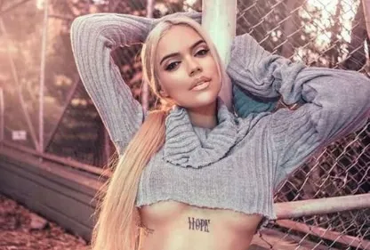 Karol G partage une photo très intime avec Anuel AA et enflamme la...