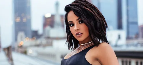 Becky G : la voix puissante de sa petite sœur affole les...