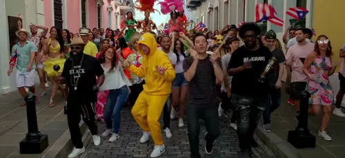 Bad Bunny et Jimmy Fallon refont le clip de « Mia » à Porto Rico...
