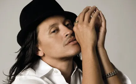 Quand Elvis Crespo fait un remake de "La Belle et La Bête" avec sa...