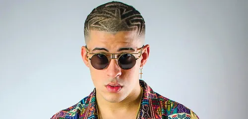 Bad Bunny ose une perruque aux cheveux longs ! (Photo)