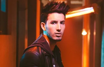 Sebastian Yatra et Tini : leur accident de scooter devient viral...