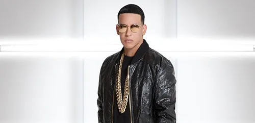 Daddy Yankee assure le show au "Late Late Show" et entre dans...