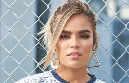 Karol G dévoile un mini-film pour annoncer son album (Vidéo)