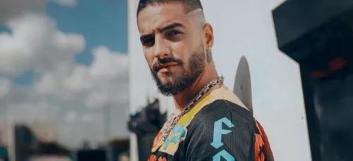 Maluma chante « Corazon » dans un restaurant à Paris (Vidéo)