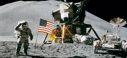 Carré Sénart : les enfants décollent pour la lune en combinaison de...