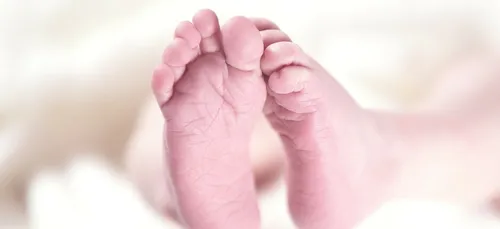 On sait pourquoi les bébés naissent souvent la nuit !