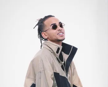 Ozuna chante son futur single sous la douche avec le...