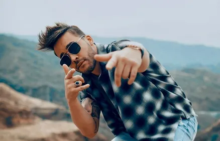 Quand Prince Royce fait un strip-tease pendant son "Lip Sync...