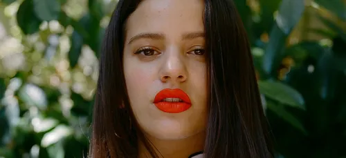 Rosalía dévoile deux nouveaux titres surprise et rend les fans...