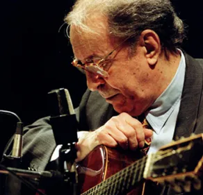 João Gilberto, père de la bossa nova, est décédé à l’âge de 88 ans