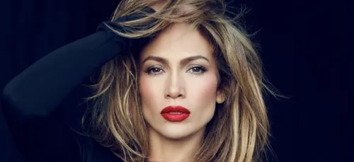 Jennifer Lopez joue les strip-teaseuses sexy dans un teaser du film...