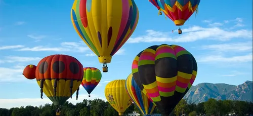 Des centaines de montgolfières dans le ciel pour un record (vidéo)