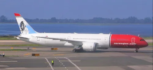 Italie : un Boeing 787 perd des débris sur des maisons (photos)