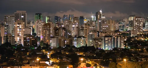 São Paulo plongée dans le noir à cause des incendies en Amazonie...