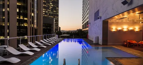 Une piscine à plus de 100 mètres de haut ouvrira bientôt en région...