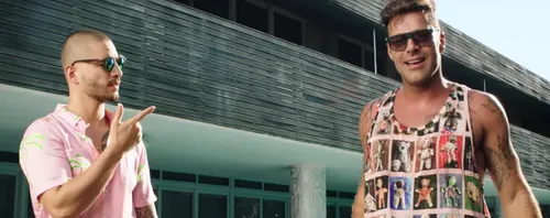 Maluma et Ricky Martin dévoilent un extrait du clip de "No se me...