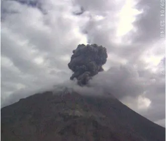 Au Pérou, le volcan Ubinas entre en éruption (vidéo)