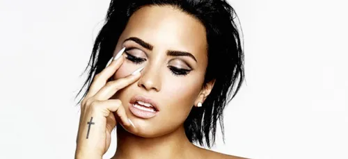 Demi Lovato milite pour le naturel en dévoilant sa cellulite sans...