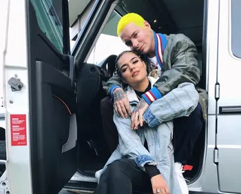 J.Balvin fait pleurer Karol G en plein concert (vidéo)