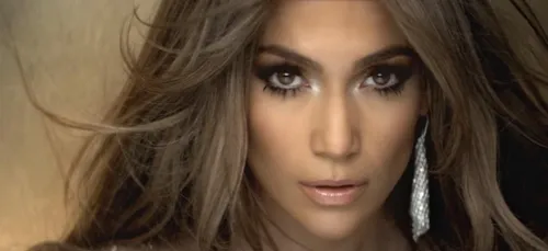 "Marry Me" : les premières images du film avec Jennifer Lopez et...