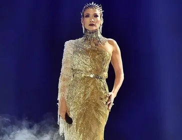 Jennifer Lopez fait une apparition surprise au concert de Maluma...