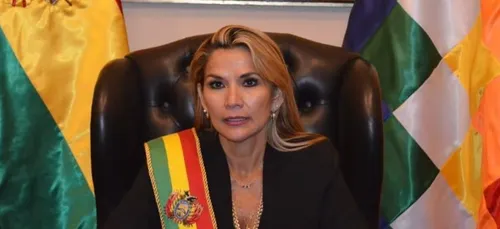 Bolivie : Jeanine Anez proclamée présidente par intérim (vidéo)