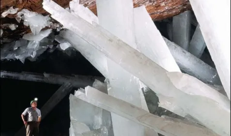 Mexique : découvrez l'exceptionnelle grotte cristalline de Naïca...