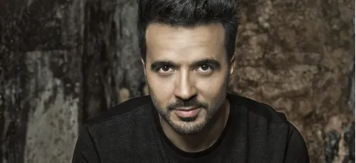 Luis Fonsi : un fan interprète "Despacito" à la flûte avec son nez...