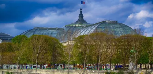 La plus grande patinoire éphémère du monde ouvre à Paris