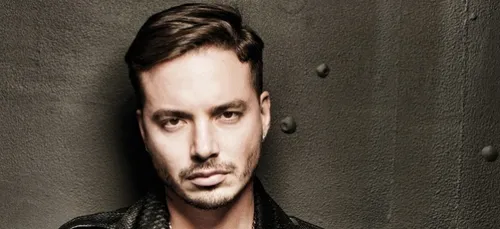 J.Balvin s’amuse à dévoiler son nouveau « job » pendant son temps...