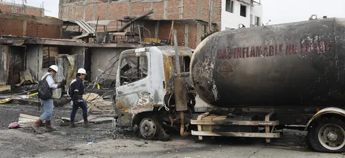 Pérou : forte explosion de gaz à Lima (vidéo)