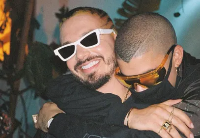 J. Balvin célèbre l’anniversaire de son ami Bad Bunny avec un...