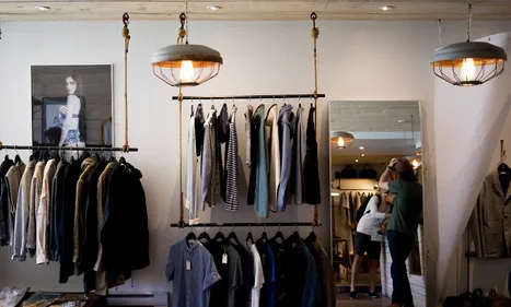 Paris : un vide-dressing réservé aux hommes