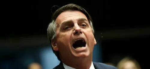 Coronavirus : Twitter censure deux posts du président brésilien...