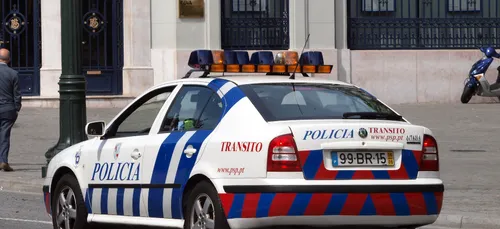En plein confinement, la police portugaise fête l’anniversaire d’un...